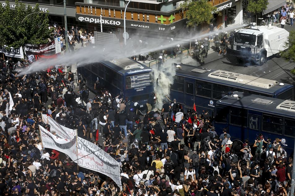 La justicia griega declara al partido neonazi Amanecer Dorado "organización criminal”