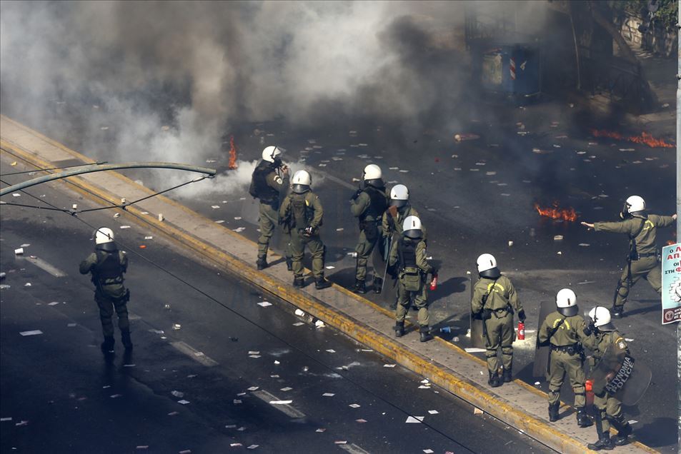 La justicia griega declara al partido neonazi Amanecer Dorado "organización criminal”