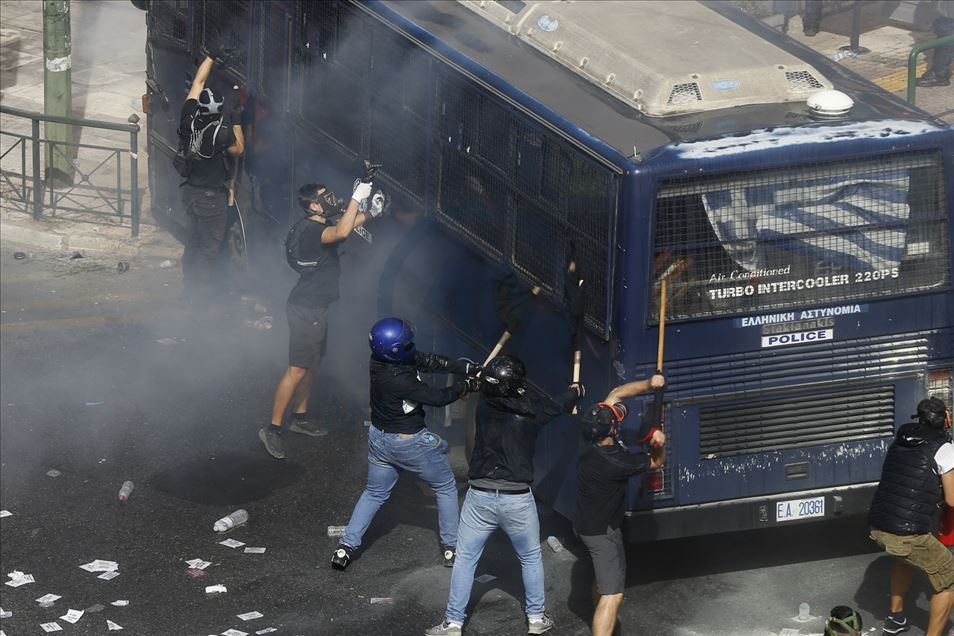 La justicia griega declara al partido neonazi Amanecer Dorado "organización criminal”