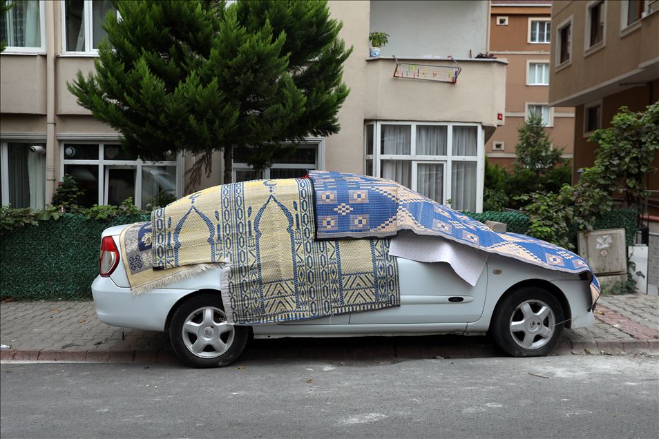 Citizens take precautions against torrential and hail in Istanbul
