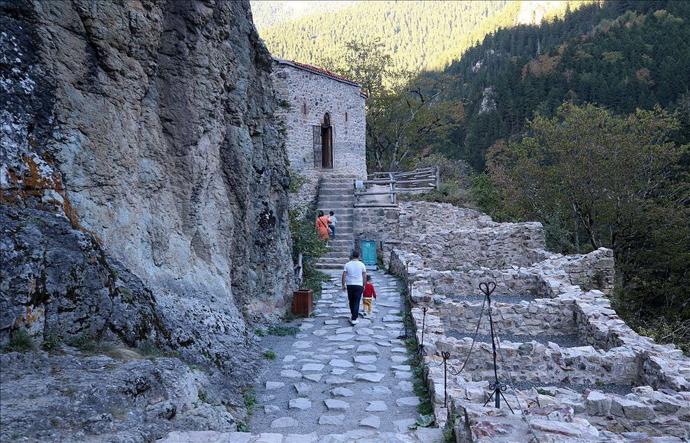Монастырь Панагия Сумела за 2 месяца принял 107 тыс. туристов
