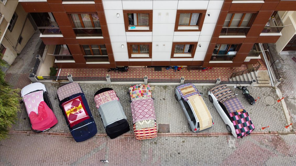 Citizens take measures against torrential and hail in Istanbul