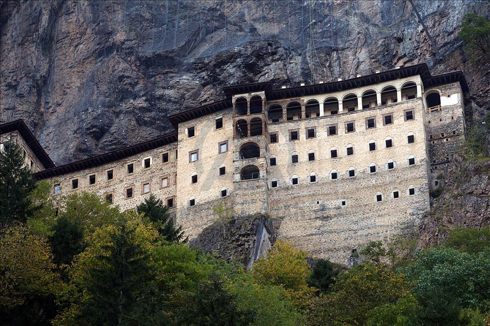 Монастырь Панагия Сумела за 2 месяца принял 107 тыс. туристов
