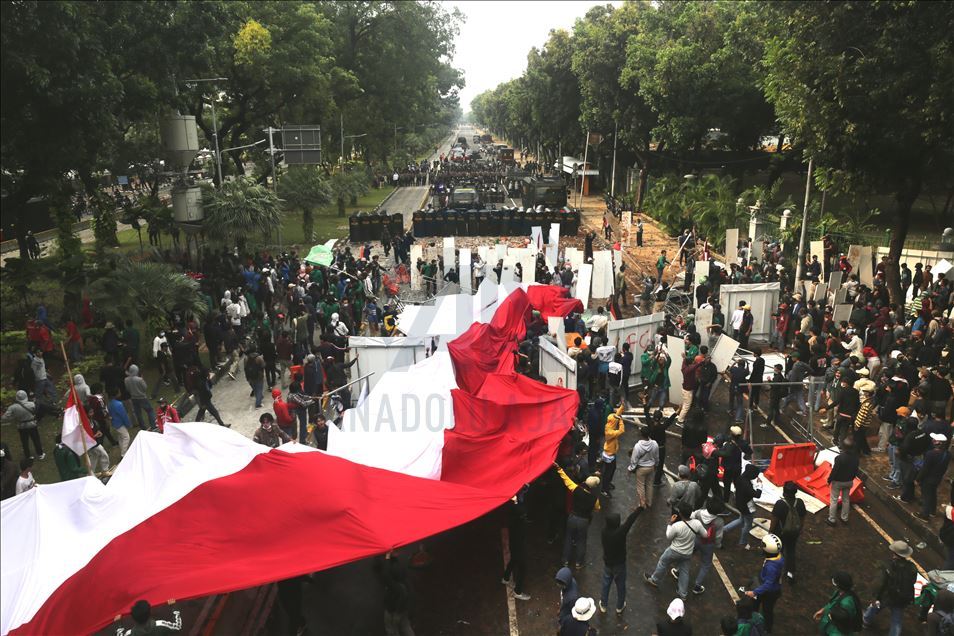 Demonstrasi menentang UU Cipta Kerja di Jakarta