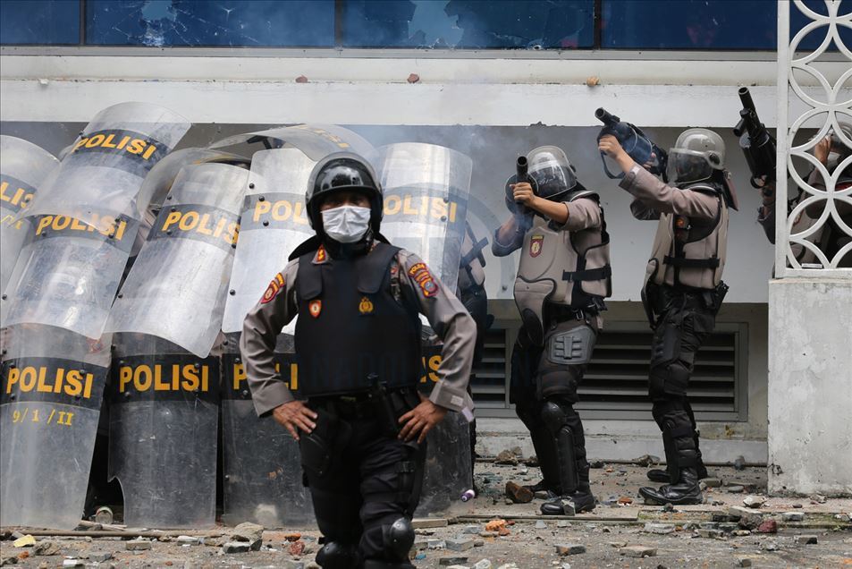 Fuertes protestas contra ley de creación de empleo en Indonesia