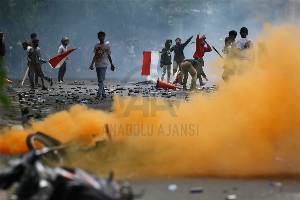 Fuertes protestas contra ley de creación de empleo en Indonesia