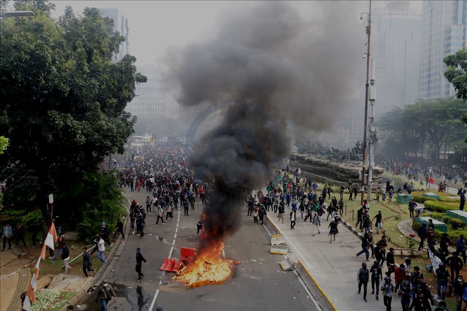 Demonstrasi menentang UU Cipta Kerja di Jakarta
