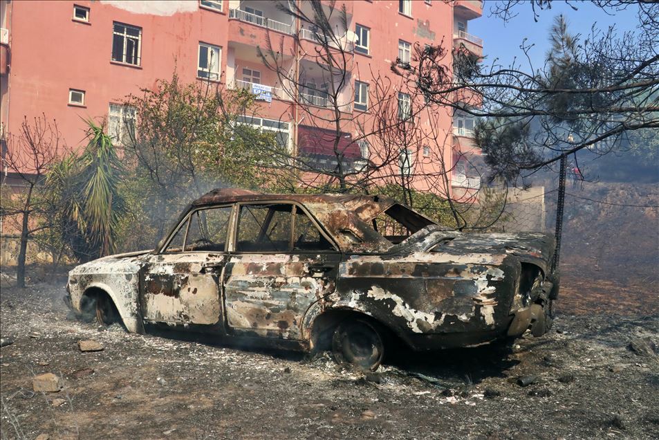 Hatay'daki orman yangını kontrol altına alınmaya çalışılıyor
