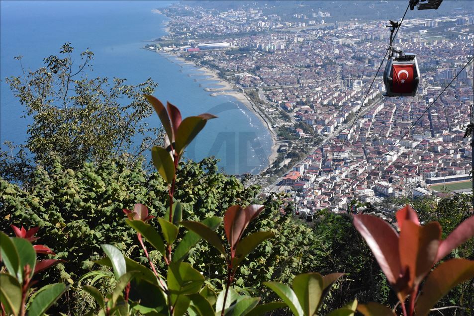 Doğasıyla cezbeden Boztepe, modernleşen yapısıyla ilgi görüyor