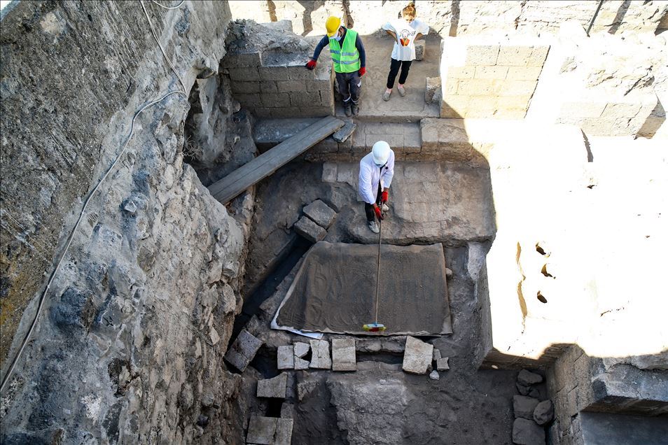 Di kolanên arkeolojîk ên li Girê Amîdayê da pergala kalorîferê hat dîtin
