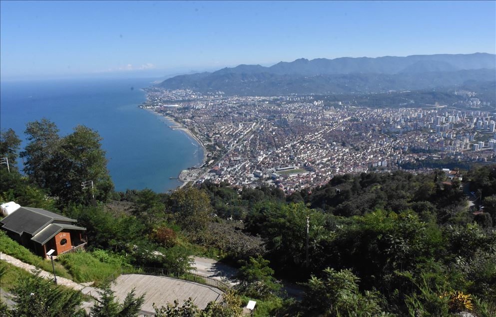 Doğasıyla cezbeden Boztepe, modernleşen yapısıyla ilgi görüyor
