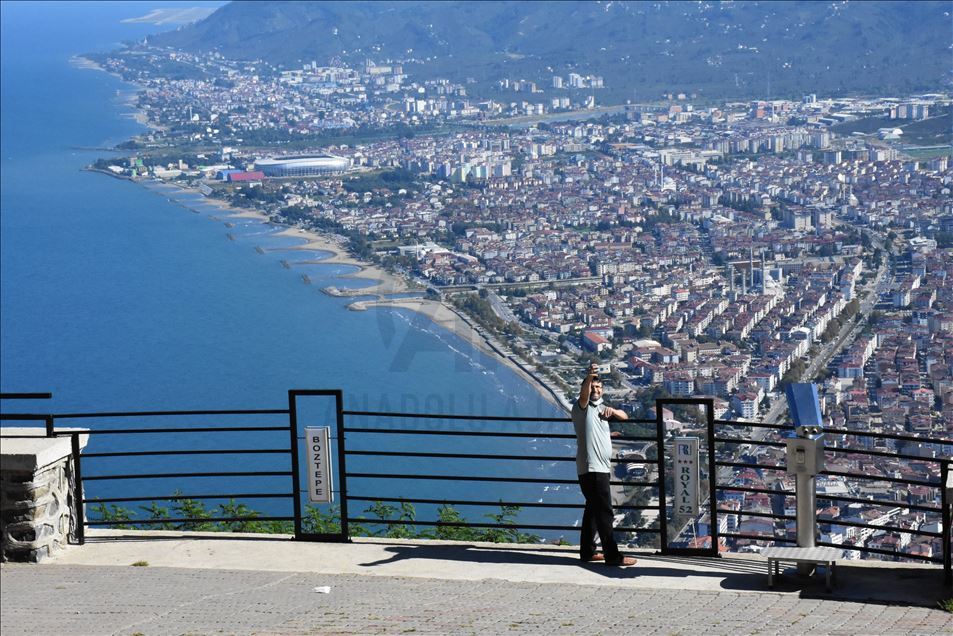 Doğasıyla cezbeden Boztepe, modernleşen yapısıyla ilgi görüyor