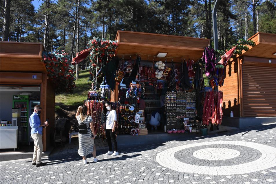 Doğasıyla cezbeden Boztepe, modernleşen yapısıyla ilgi görüyor