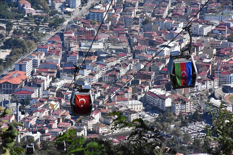 Doğasıyla cezbeden Boztepe, modernleşen yapısıyla ilgi görüyor