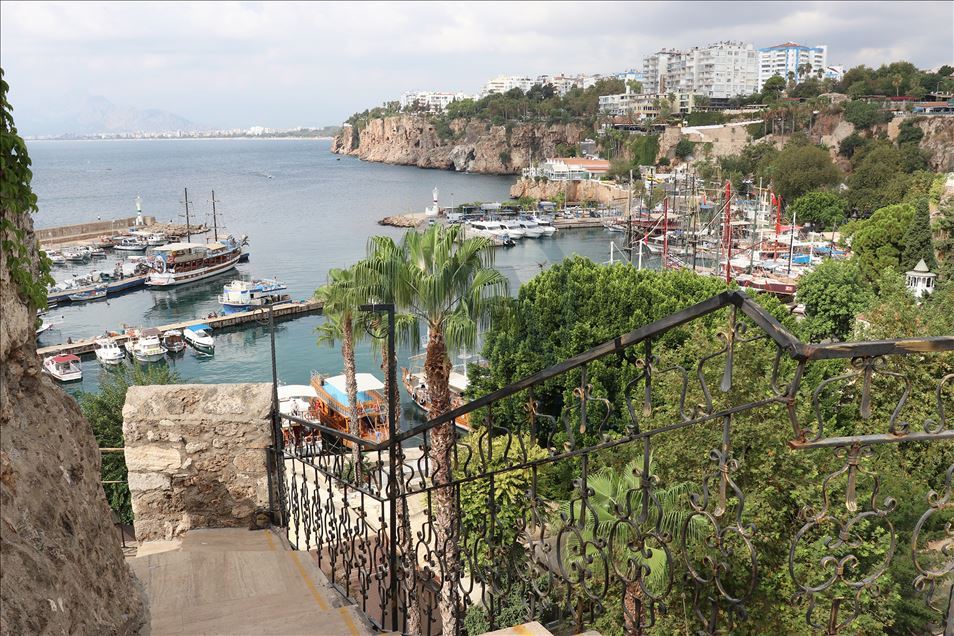 Antalya, qyteti magjik turistik me pasuri antike dhe natyrore
