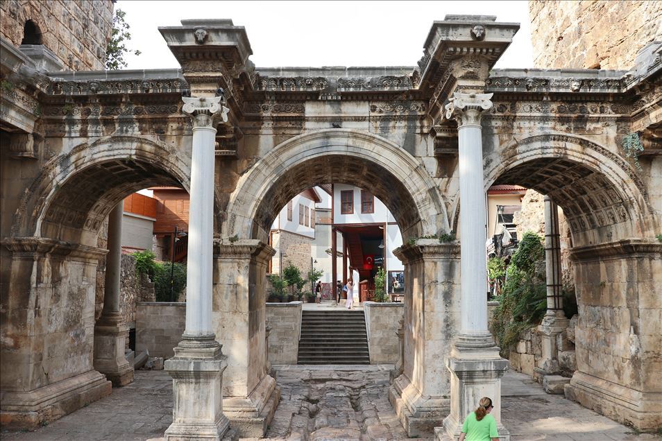Antalya, qyteti magjik turistik me pasuri antike dhe natyrore