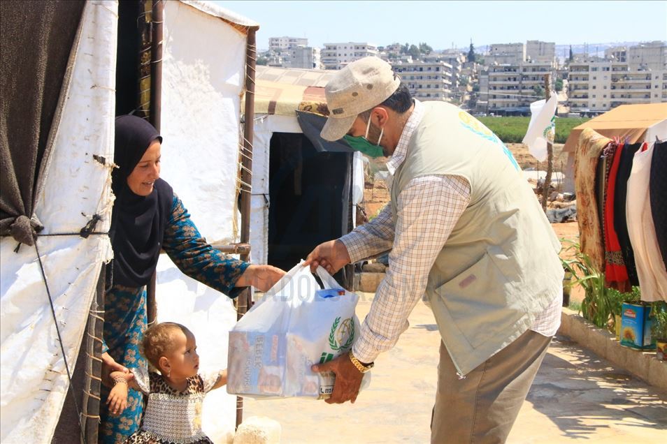 "الإغاثة التركية" توزع مساعدات إنسانية لألف طفل سوري يتيم