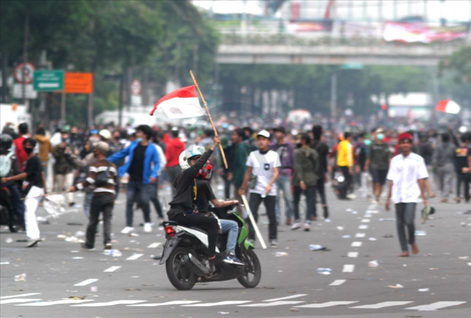 Manifestación contra la Ley Ómnibus sobre creación de empleo en Indonesia