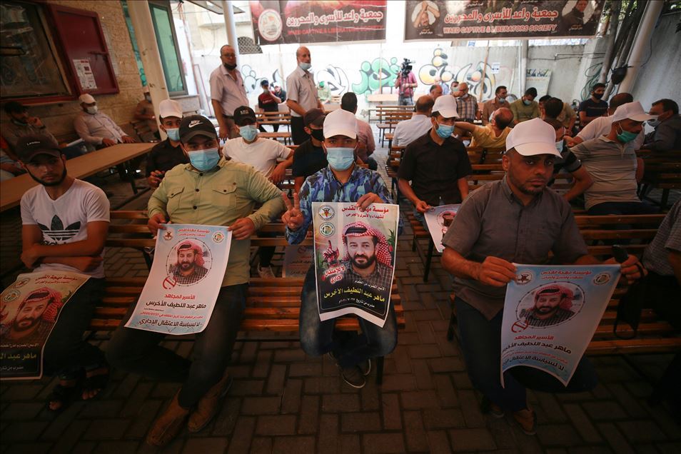 Protesta en apoyo a un palestino detenido en Gaza que se encuentra en huelga de hambre