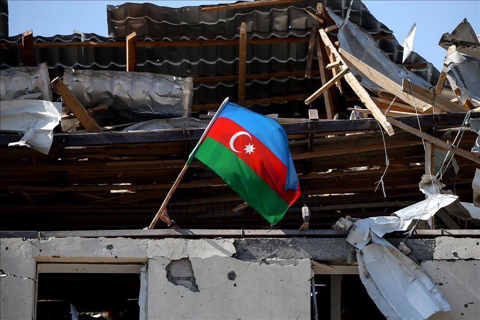 Familiares de víctimas de ataque con misiles recuerdan a sus seres queridos en Azerbaiyán 