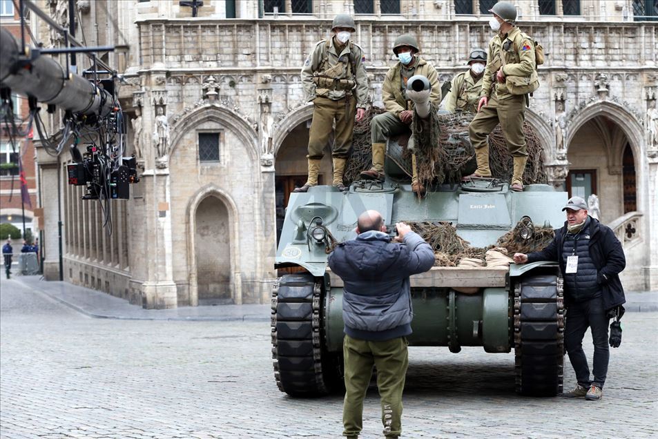 Tanques y vehículos militares son llevados a Bruselas para el rodaje de una película