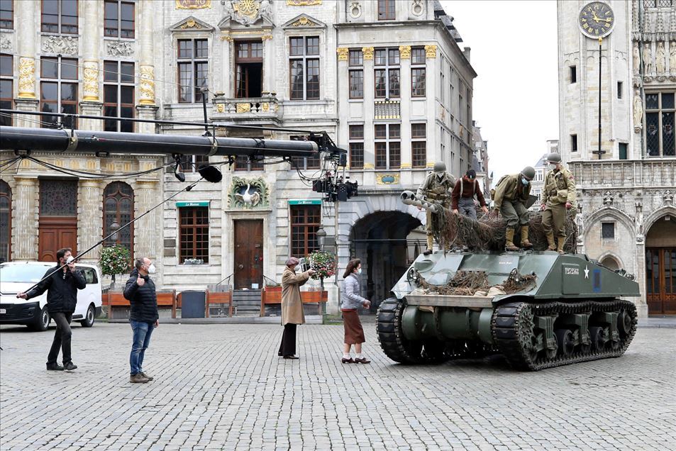 Tanques y vehículos militares son llevados a Bruselas para el rodaje de una película