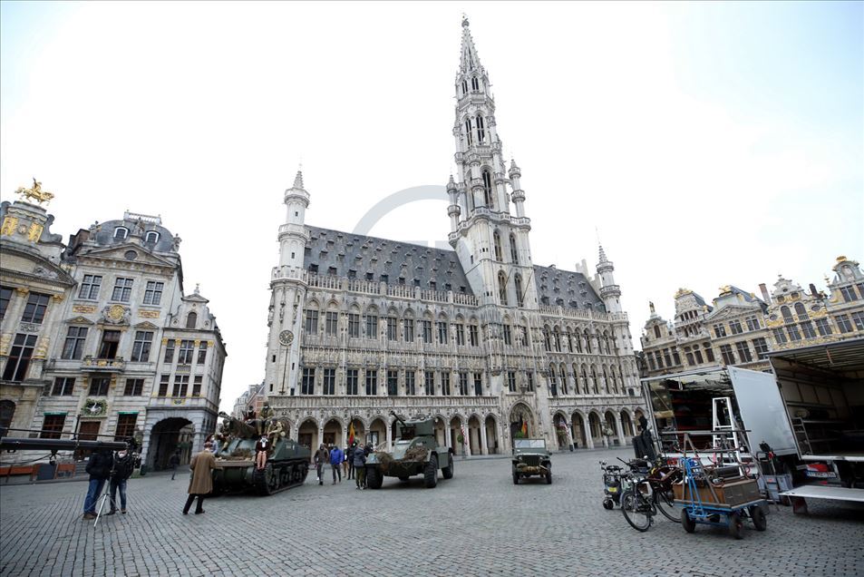 Tanques y vehículos militares son llevados a Bruselas para el rodaje de una película