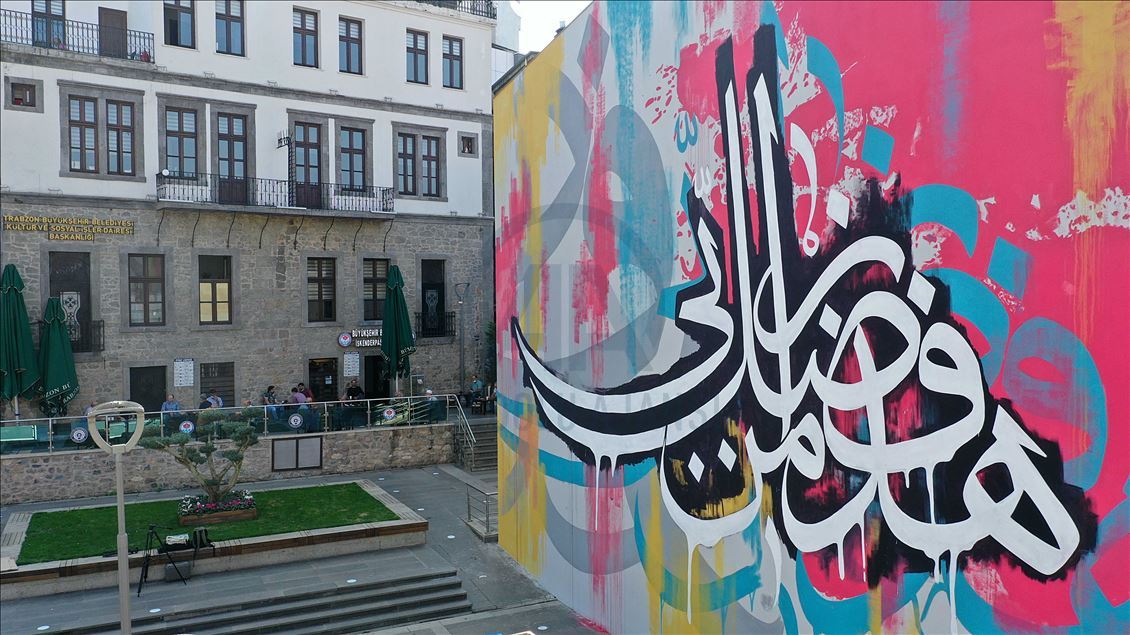 Hattat Hasan Çelebi'nin eseri Trabzon'da grafitiyle yorumlandı