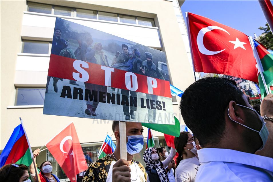 Turquía: protesta contra la postura de Francia sobre los ataques de Armenia contra civiles en Azerbaiyán