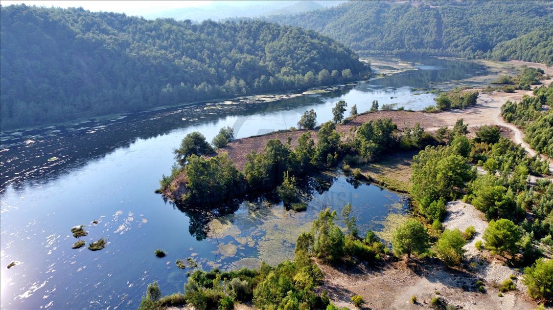 Çukurova'nın "can suyu" Ceyhan Nehri kartpostallık manzaralar sunuyor