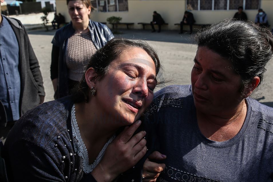 Ermenistan'ın Gence'de füze ile öldürdüğü siviller son yolcuğuna uğurlandı