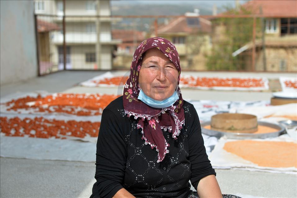 Uşaklı kadınların "tarhana" mesaisi başladı