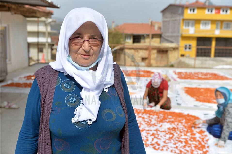 Uşaklı kadınların "tarhana" mesaisi başladı