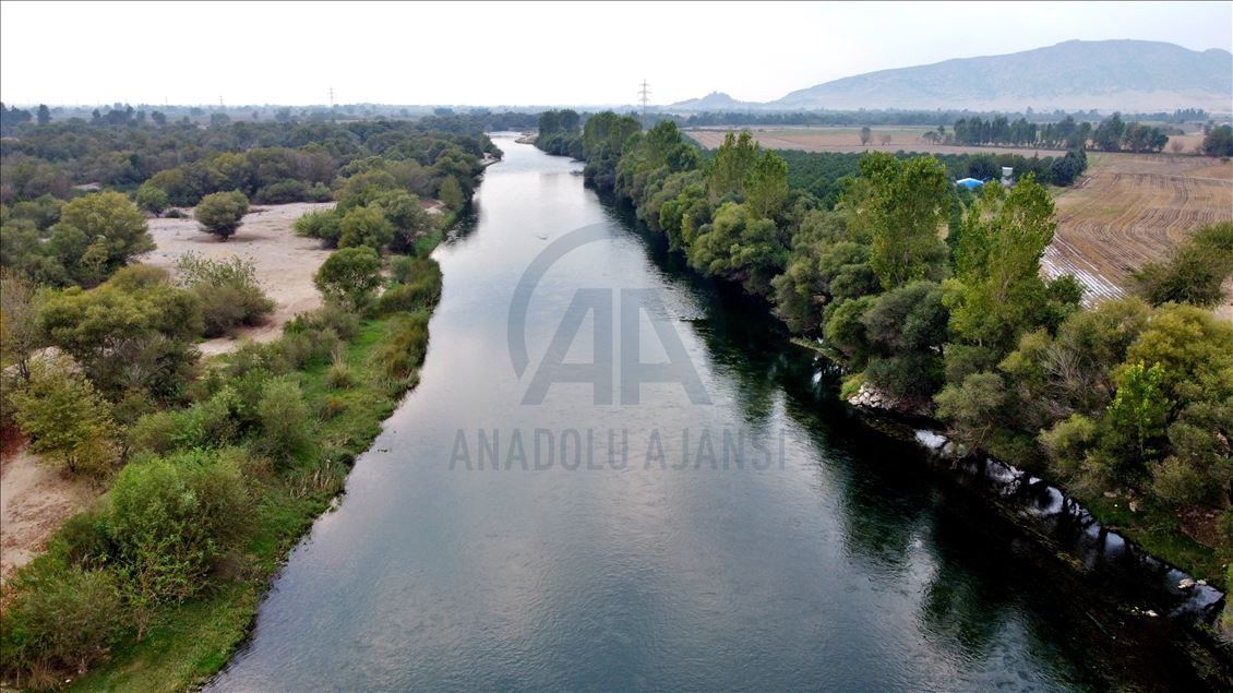 Çukurova'nın "can suyu" Ceyhan Nehri kartpostallık manzaralar sunuyor