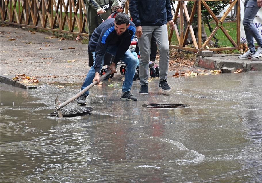 Manisa'da dolu ve sağanak yaşamı olumsuz etkiledi