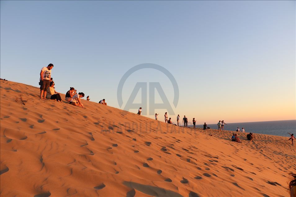 Patara'nın kum tepeleri turistlere çöl deneyimi yaşatıyor