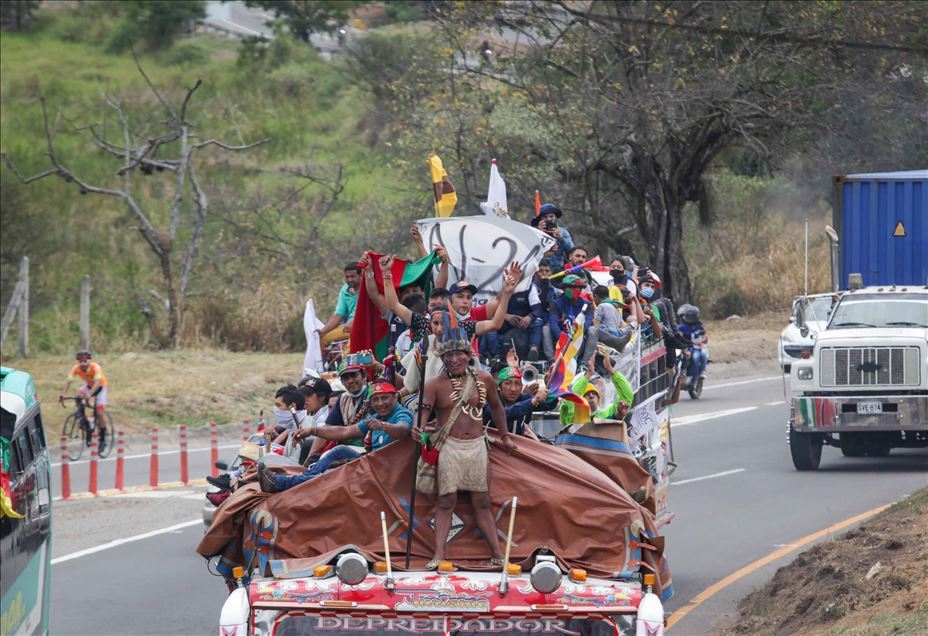 Minga indígena marcha a Bogotá con la esperanza de reunirse con el presidente de Colombia