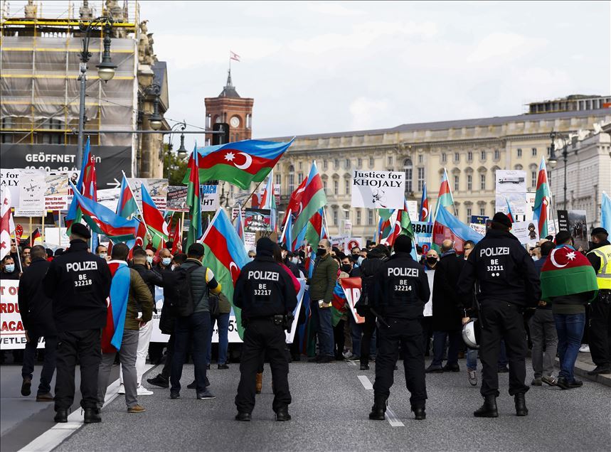 تظاهرات در برلین علیه حملات ارمنستان به غیرنظامیان در آذربایجان
