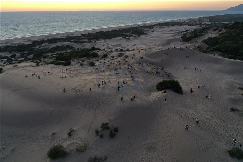Patara'nın kum tepeleri turistlere çöl deneyimi yaşatıyor