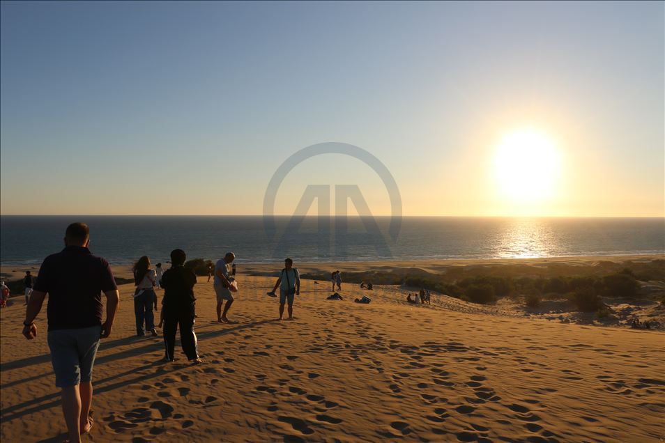 Patara'nın kum tepeleri turistlere çöl deneyimi yaşatıyor