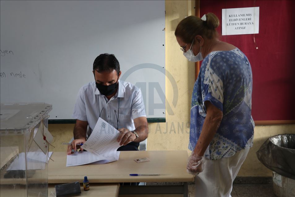 KKTC'de cumhurbaşkanlığı seçiminin ikinci turu için oy kullanma işlemi başladı
