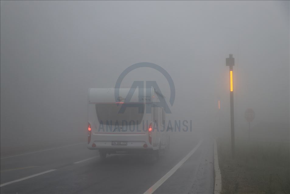 Bolu Dağı'nda sağanak ve sis etkili oluyor