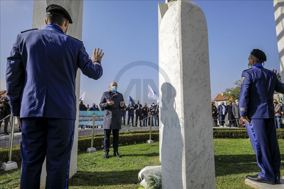 Bosna Hersek'in ilk Cumhurbaşkanı Aliya İzetbegoviç kabri başında anıldı