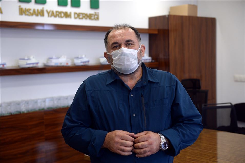 İHH'den yetim çocuklara tablet hediyesi