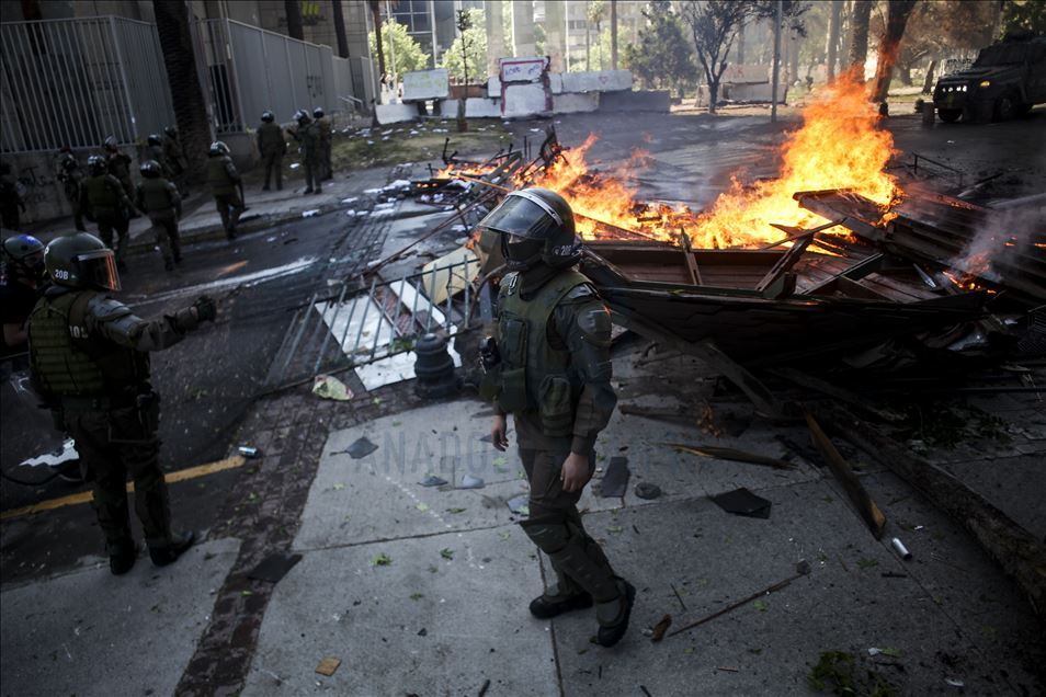 Şili'deki gösterilerin yıl dönümünde protestocular yeniden sokakta 