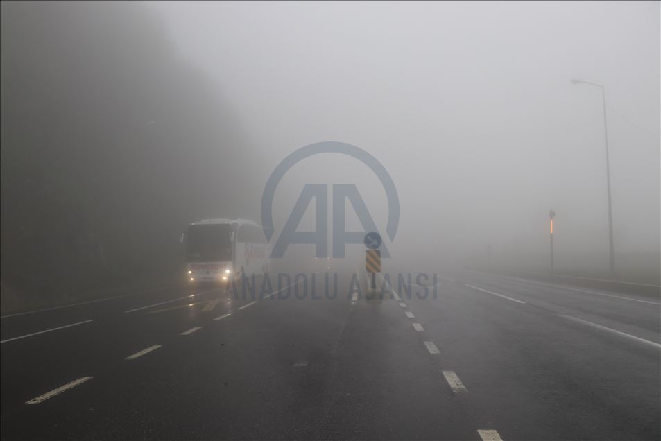 Bolu Dağı'nda sağanak ve sis etkili oluyor