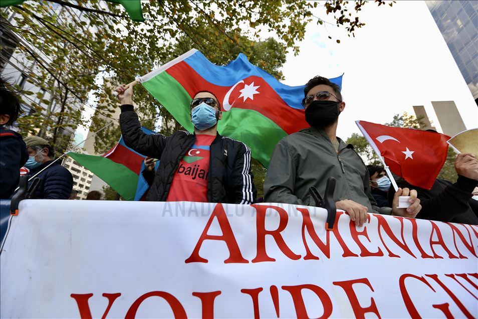 تظاهرات در نیویورک علیه حملات ارمنستان به غیرنظامیان در آذربایجان