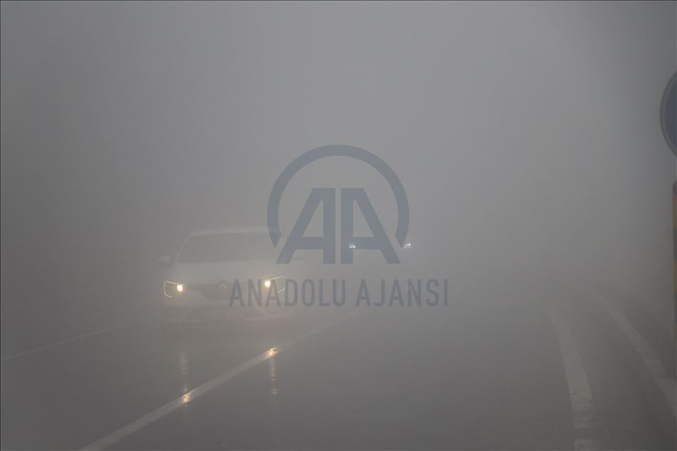 Bolu Dağı'nda sağanak ve sis etkili oluyor