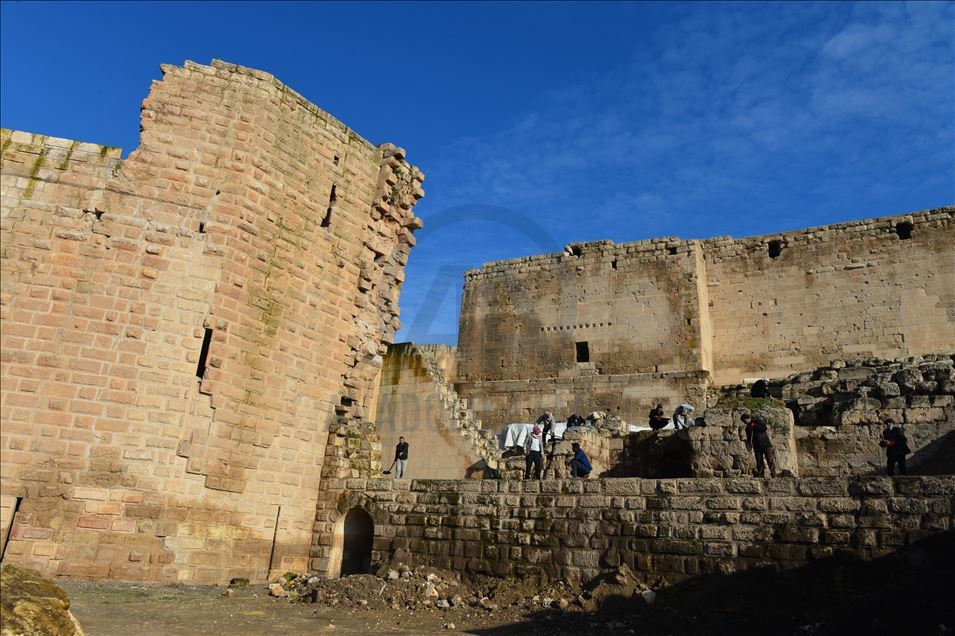 کشف درب 900 ساله کاخ حران در ترکیه