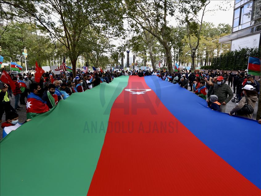 تظاهرات در نیویورک علیه حملات ارمنستان به غیرنظامیان در آذربایجان
